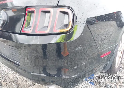 2014 Ford Mustang V6 Premium z USA, uszkodzony, nr VIN 1ZVBP8EM9E5303414